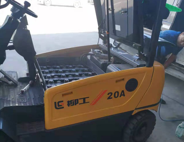 叉車(chē)電池保養
