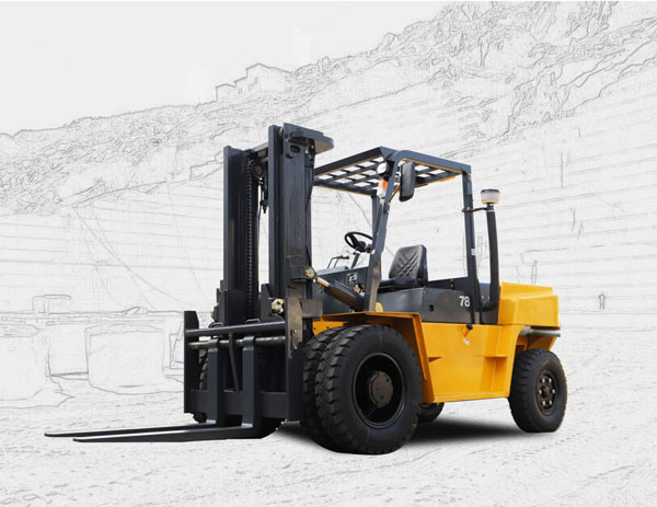 重載內燃平衡重式叉車(chē)
